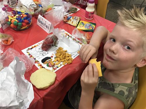 Student eating lunch